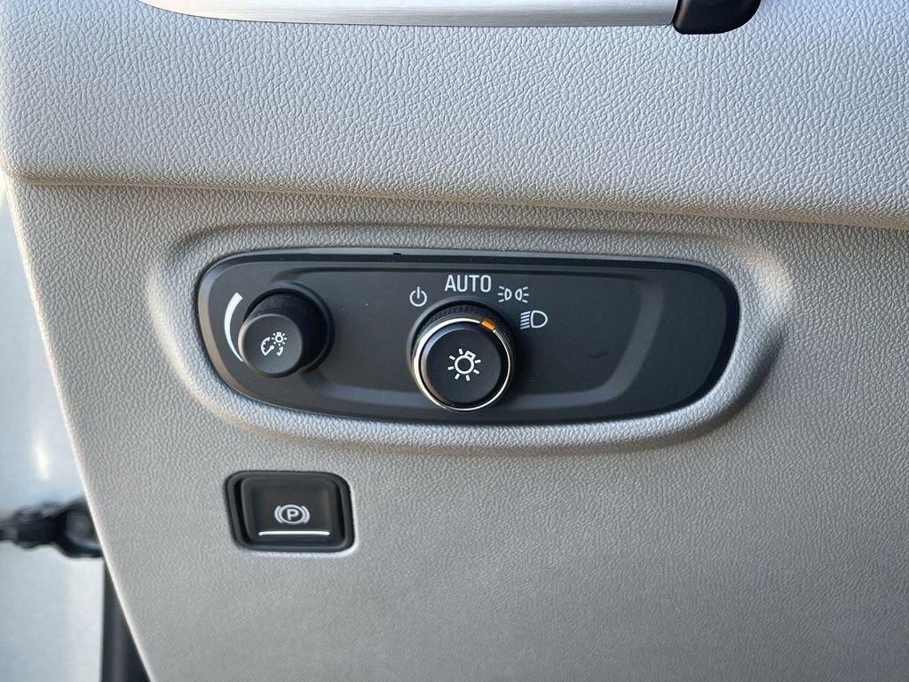 Used 2023 GMC Terrain SLE image 17