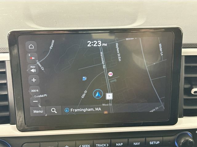 Used 2023 Hyundai Venue Limited image 11