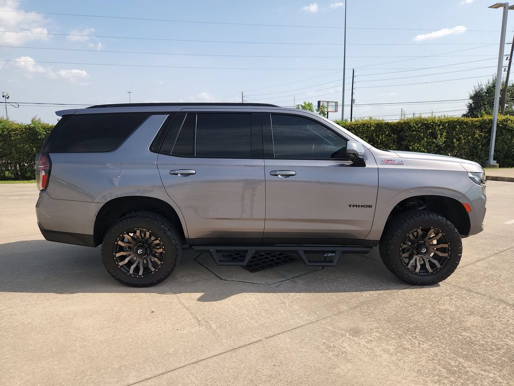Used 2021 Chevrolet Tahoe Z71 w/ Luxury Package AWD/4WD image 4