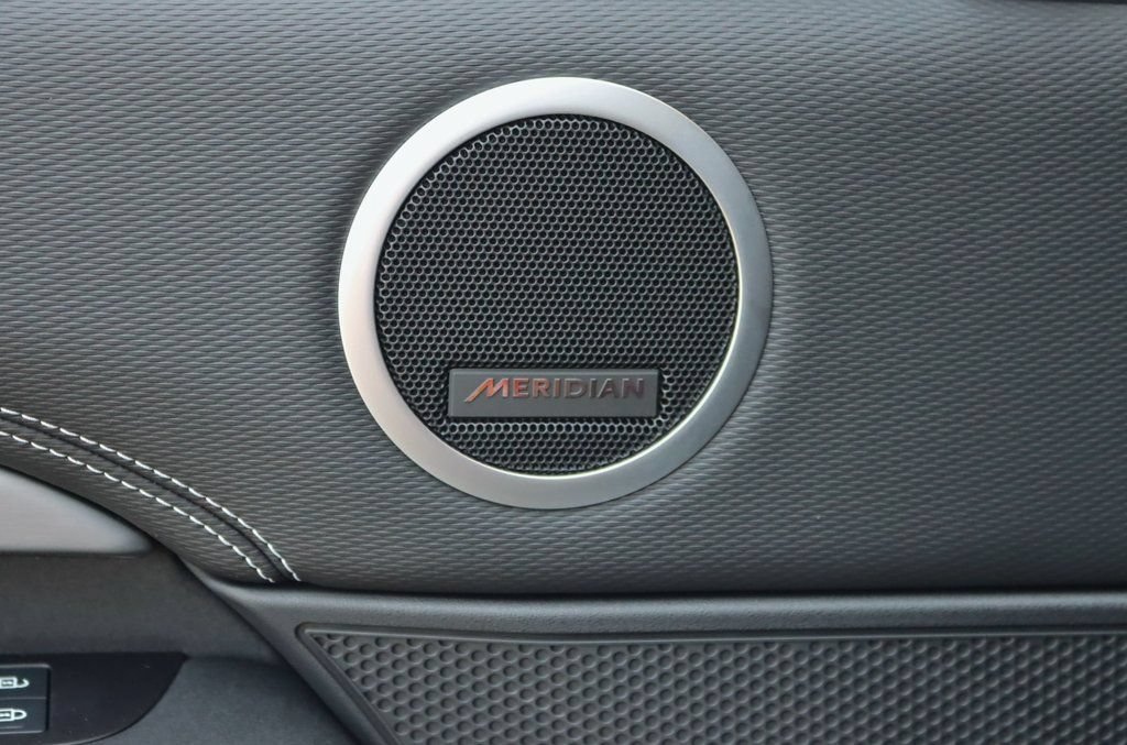 Certified 2024 Land Rover Discovery Dynamic SE AWD/4WD image 10