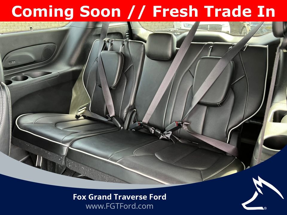 Used 2025 Chrysler Pacifica Limited FWD image 6