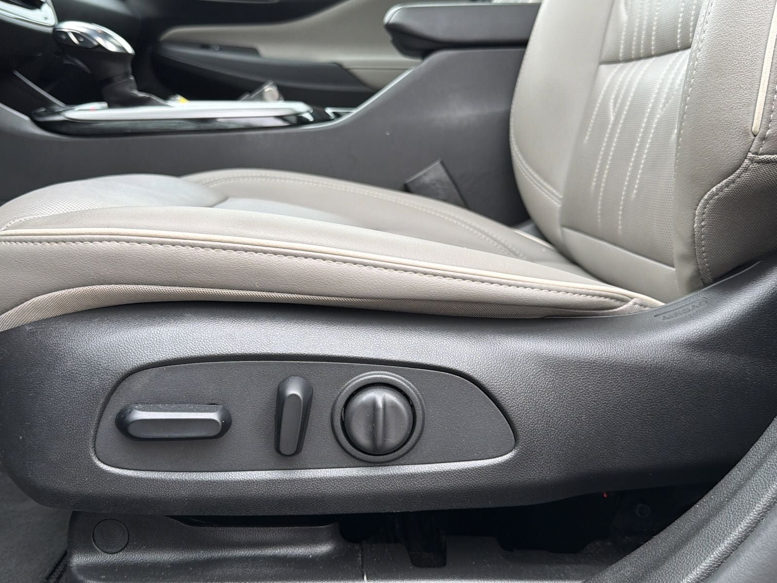 Used 2024 Buick Envista Avenir FWD image 23