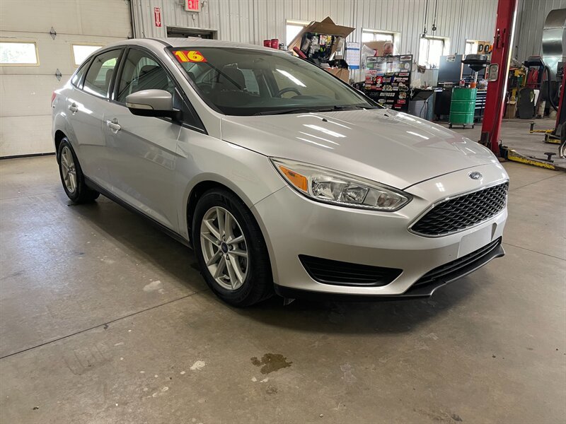 Used 2016 Ford Focus SE w/ SE Cold Weather Package FWD image 4
