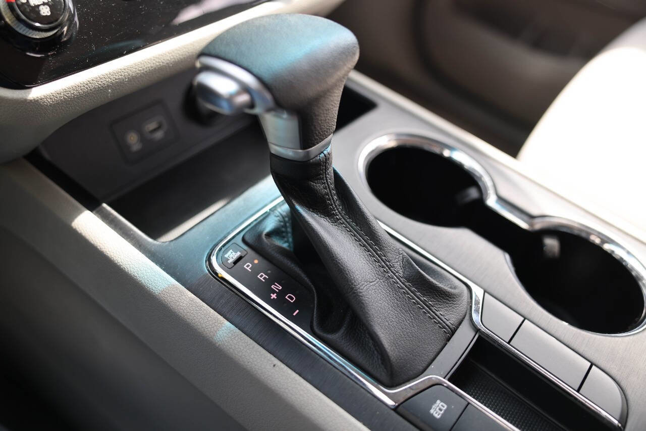 Used 2019 Kia Sedona L FWD image 23