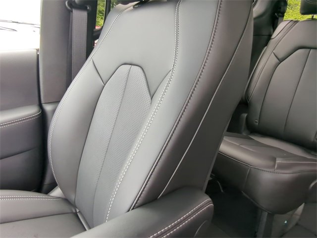 New 2026 Chrysler Pacifica Select image 12