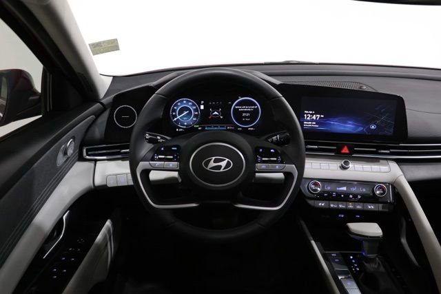 Certified 2025 Hyundai Elantra Limited image 11