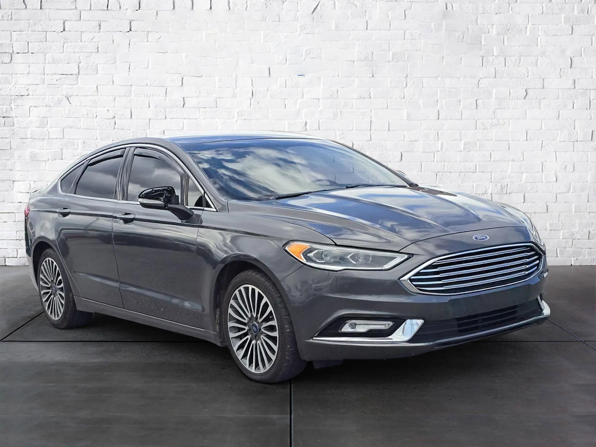 Used 2017 Ford Fusion Titanium image 2