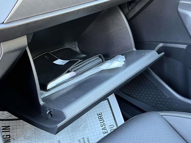 Certified 2023 Volkswagen Jetta SE w/ Panoramic Sunroof Package image 37