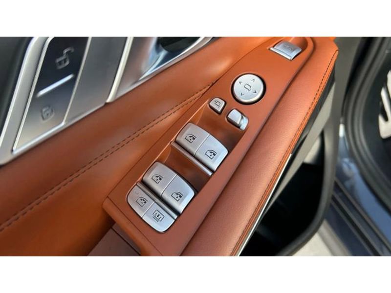 Used 2020 BMW X7 M50i image 13