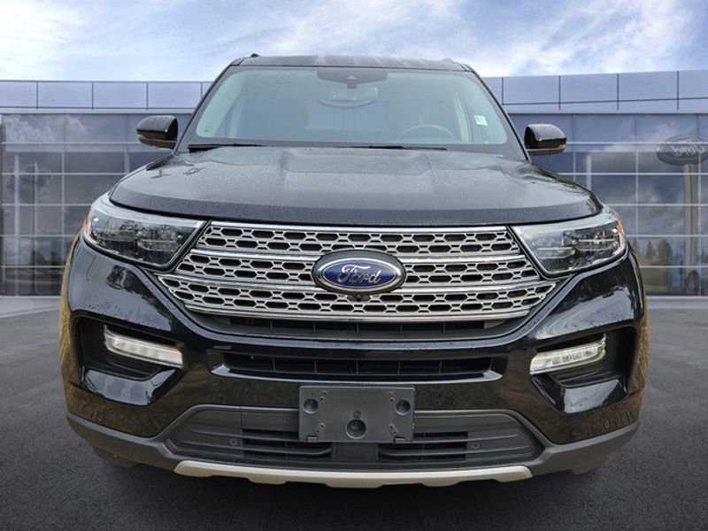 Used 2023 Ford Explorer Limited w/ Equipment Group 301A AWD/4WD image 3