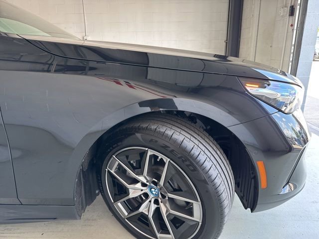 Used 2025 BMW i5 xDrive40 w/ Premium Package image 4