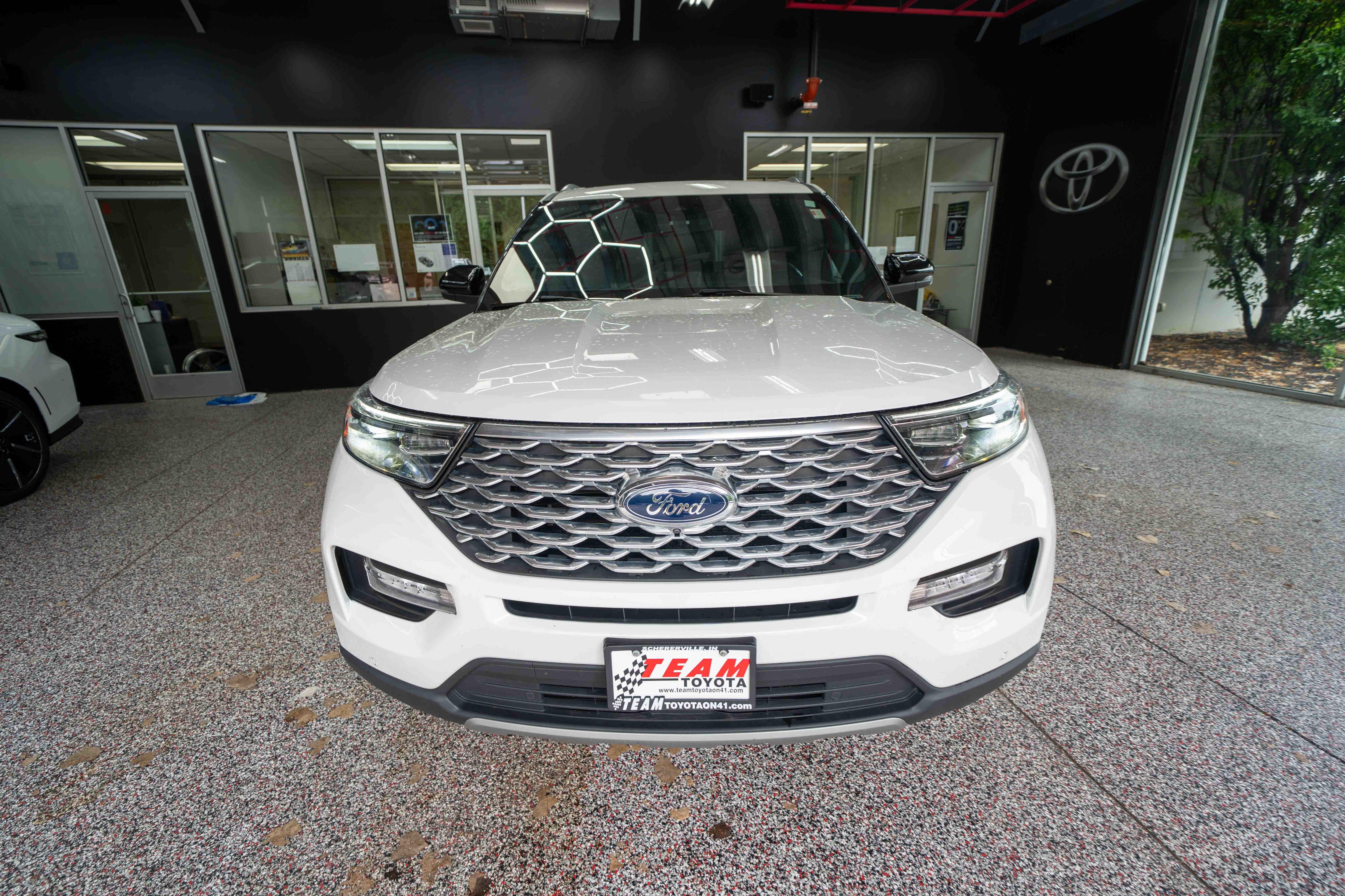 Used 2023 Ford Explorer Platinum w/ Technology Package AWD/4WD image 6