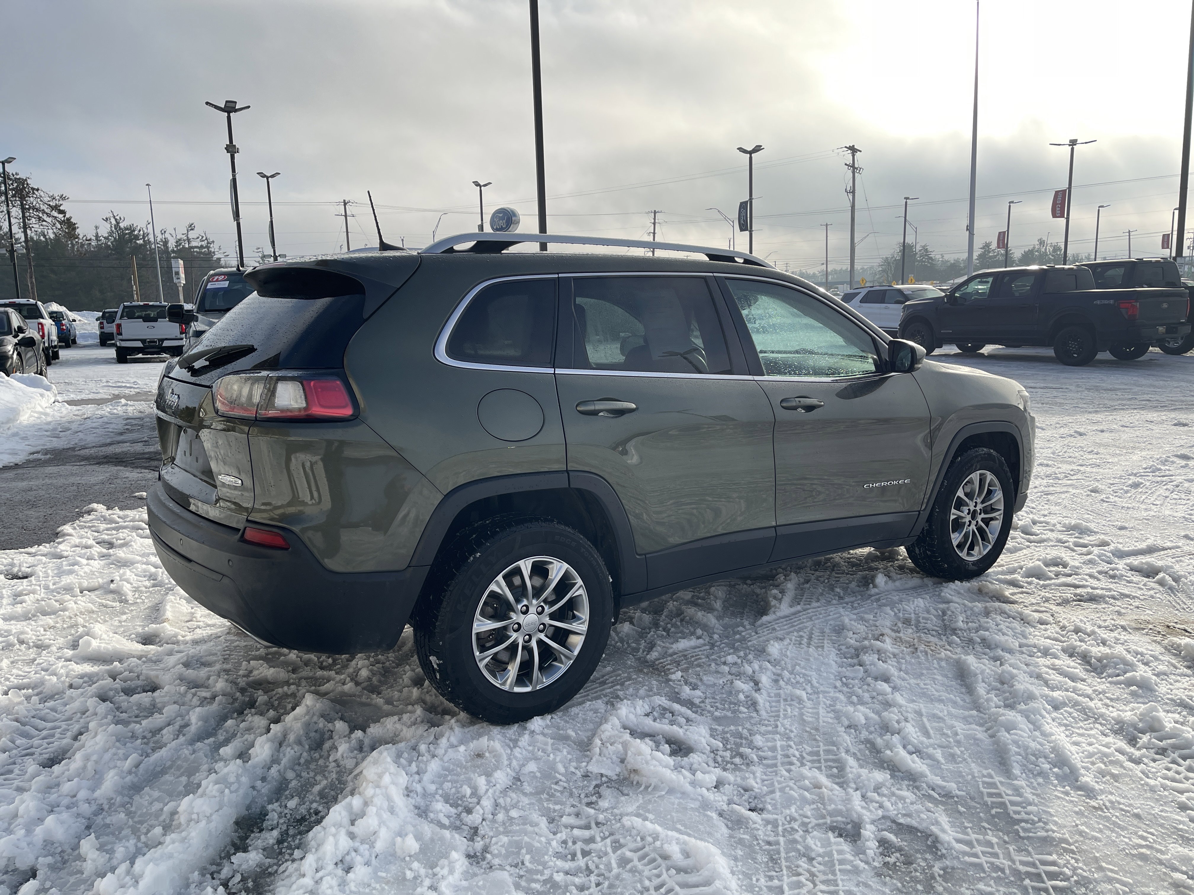 Used 2021 Jeep Cherokee Latitude Lux image 3
