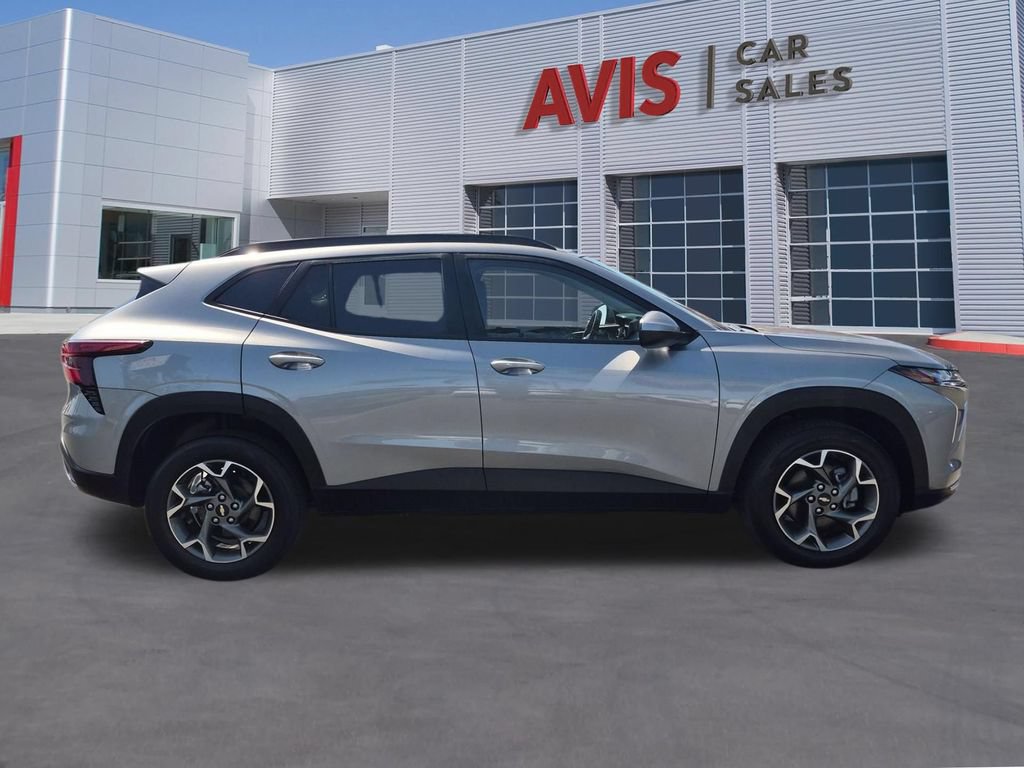 Used 2025 Chevrolet Trax LT w/ LT Convenience Package FWD image 5
