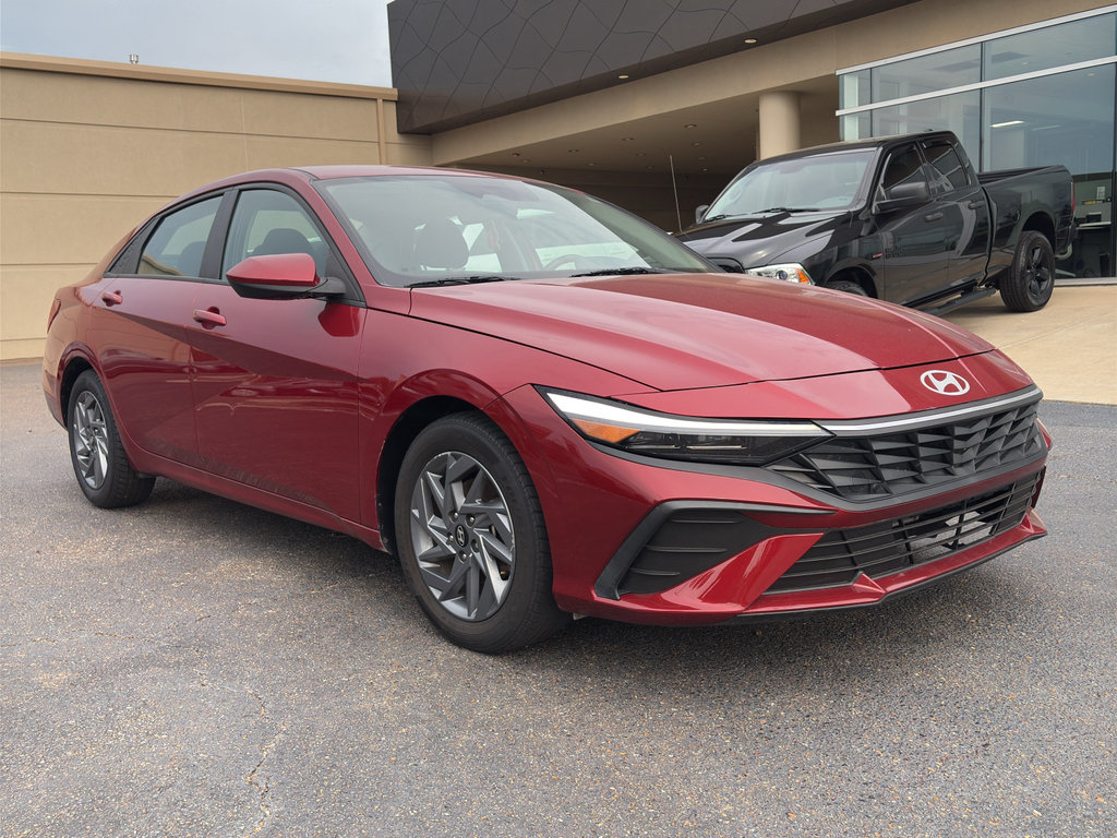 Used 2024 Hyundai Elantra SEL FWD image 3