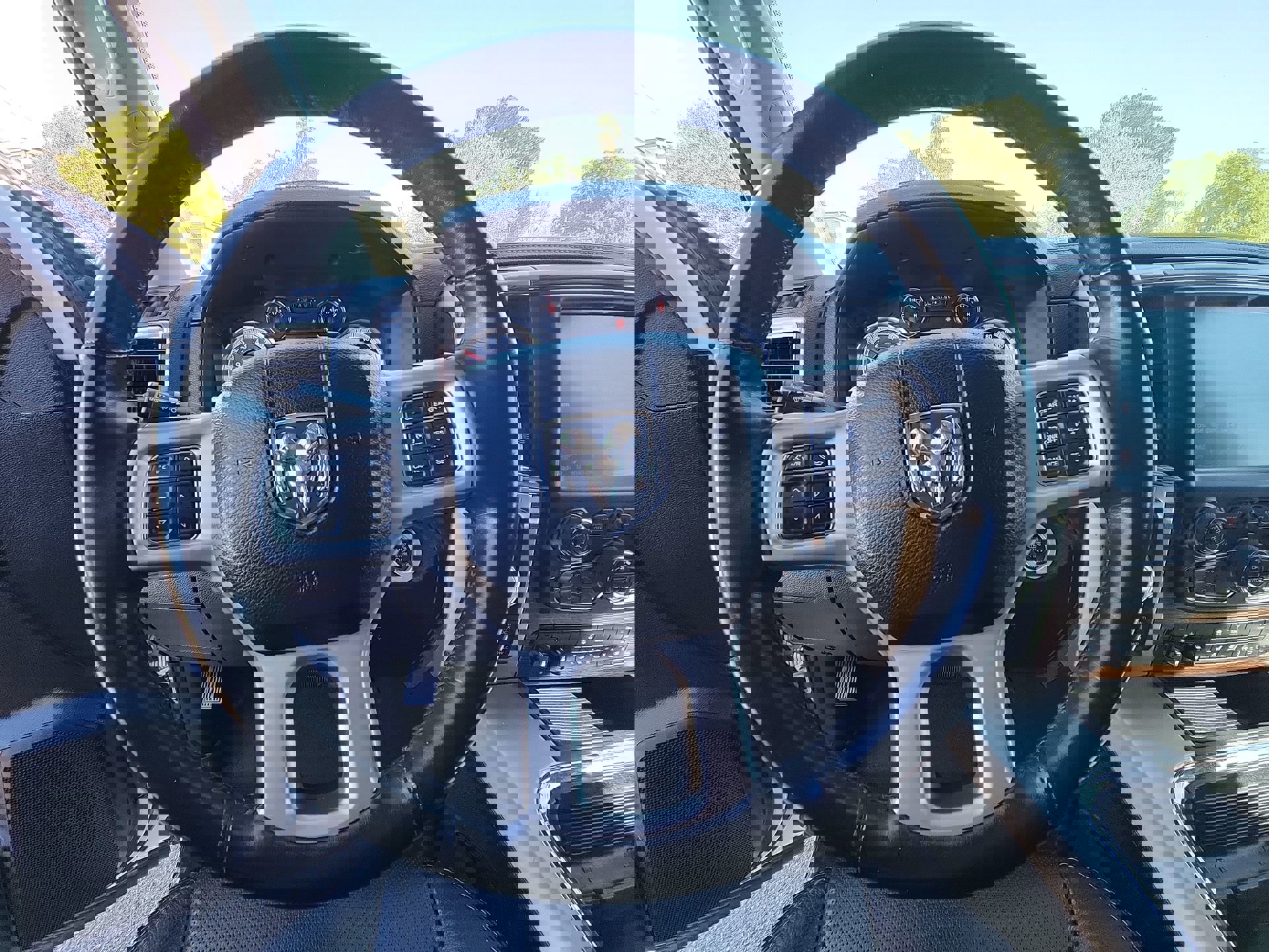 Certified 2016 RAM 1500 Laramie w/ Convenience Group image 11