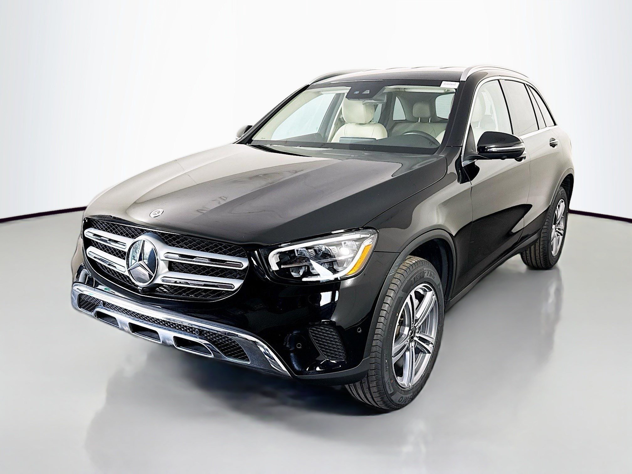 Used 2022 Mercedes-Benz GLC 300 4MATIC w/ Multimedia Package Lite image 4
