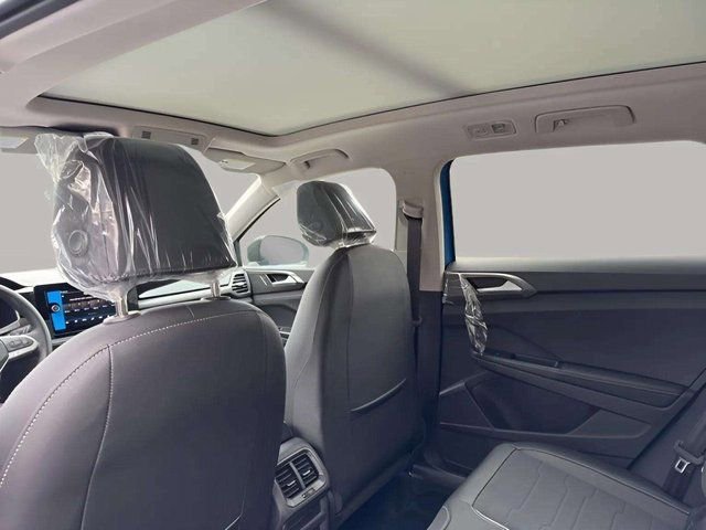 New 2025 Volkswagen Taos SE AWD/4WD image 8
