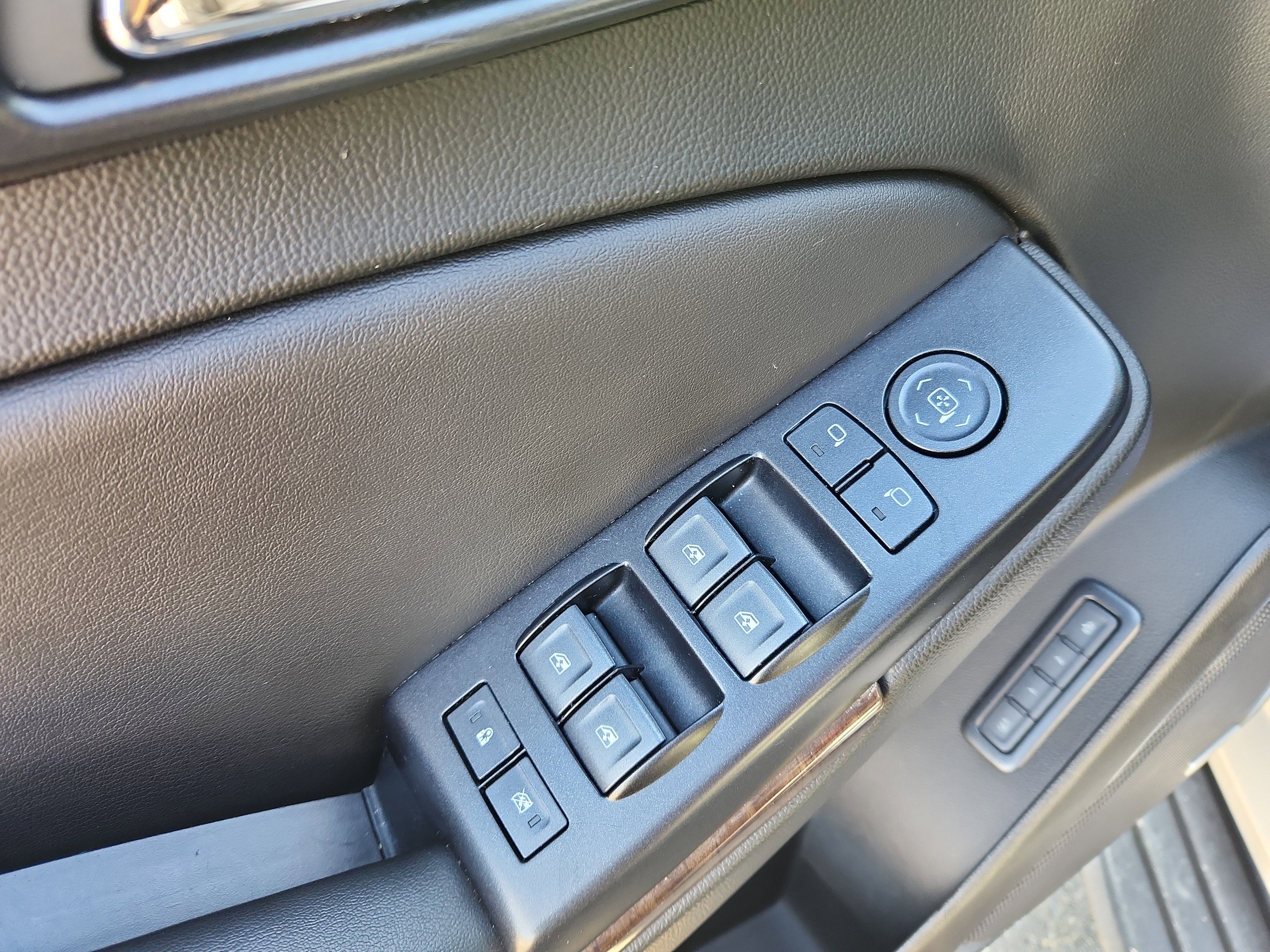 Used 2020 Chevrolet Tahoe LT image 13