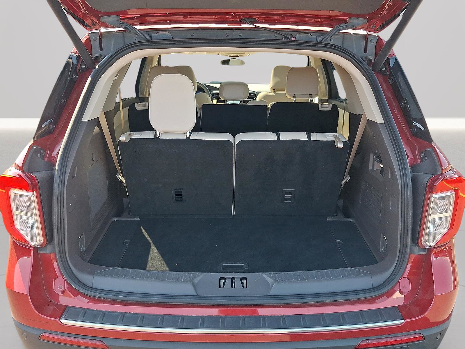 Used 2022 Ford Explorer Platinum w/ Equipment Group 601A AWD/4WD image 24