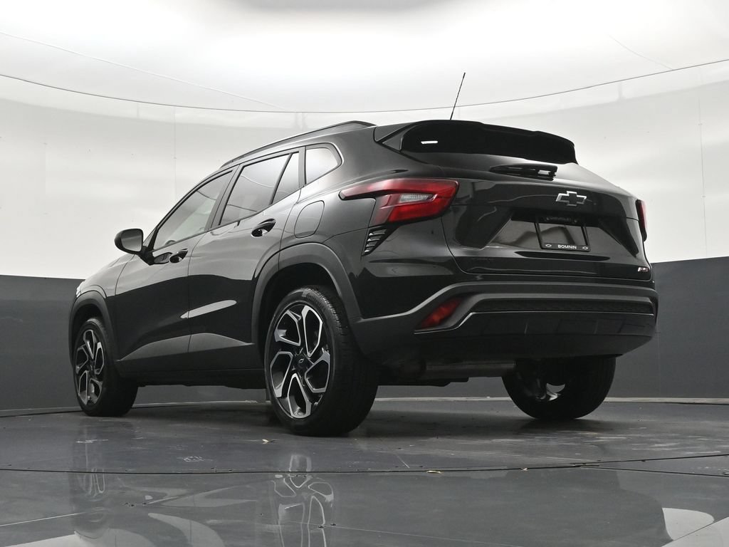Used 2025 Chevrolet Trax RS FWD image 25