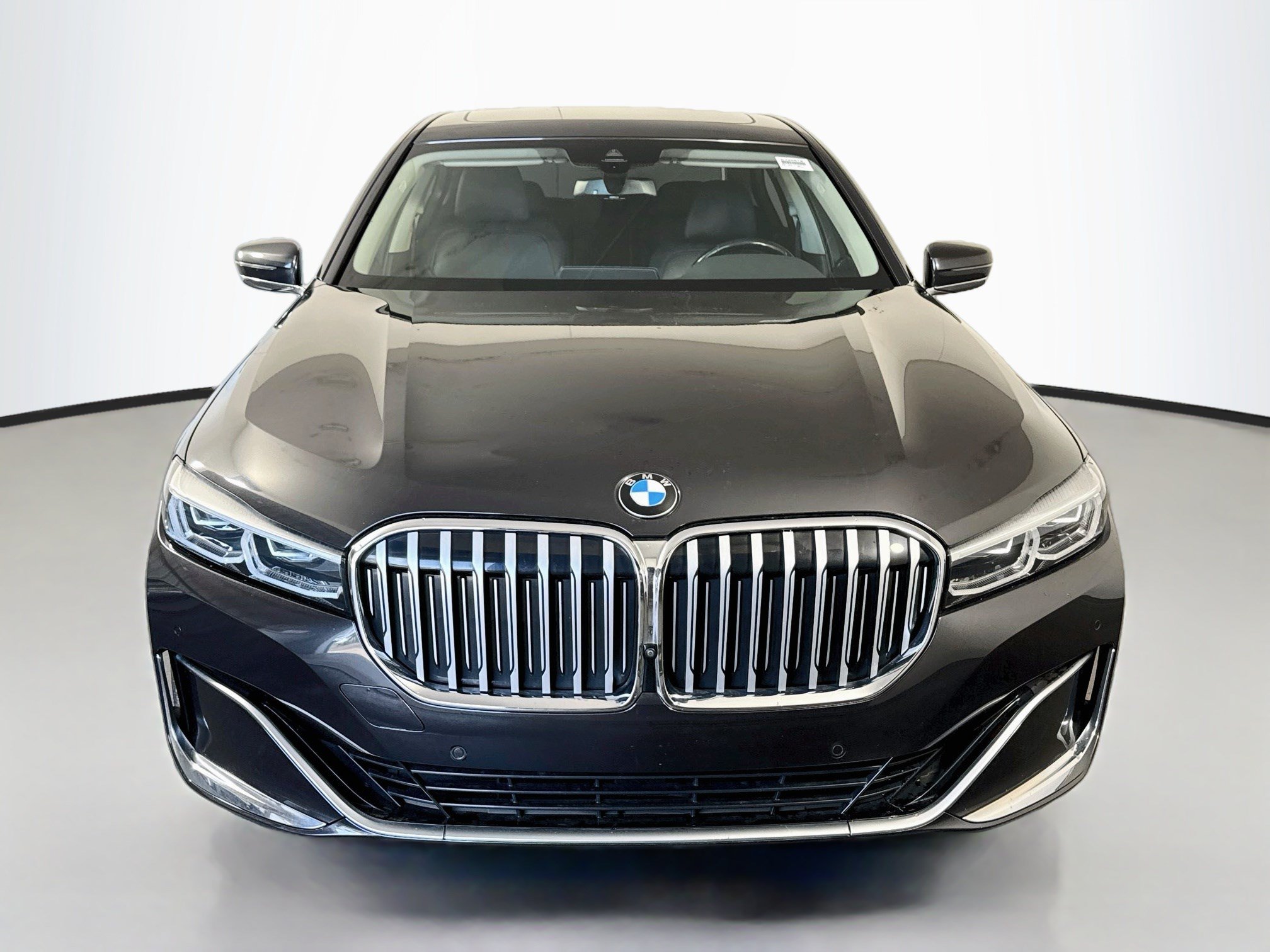 Used 2022 BMW 740i RWD image 2