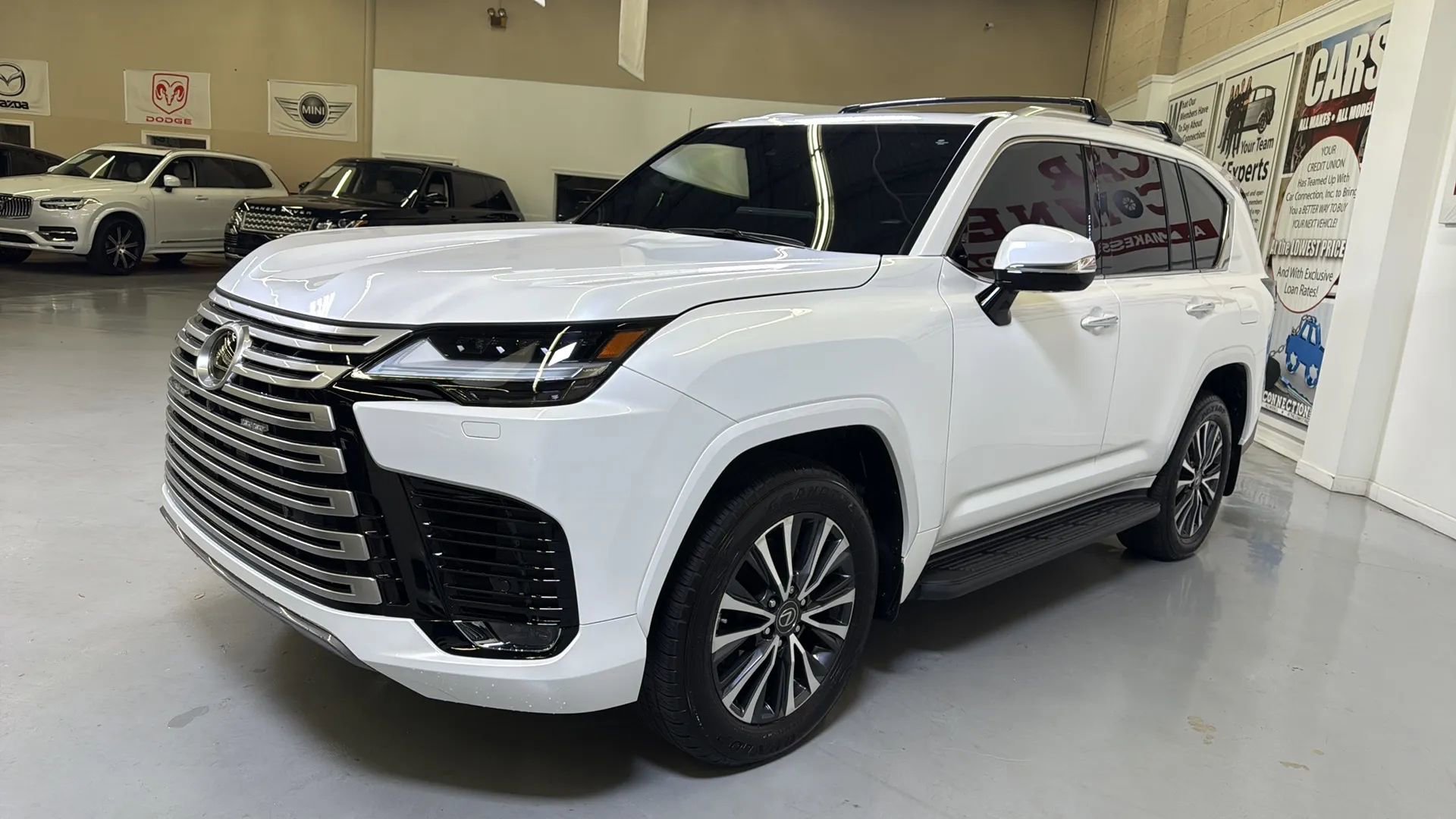 Used 2022 Lexus LX 600 4WD w/ Premium Package image 4