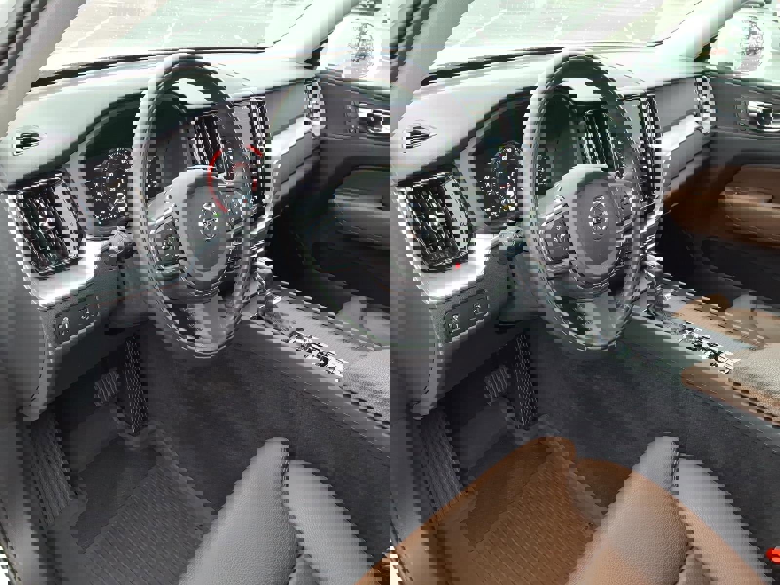 Used 2019 Volvo XC60 T5 Momentum w/ Premium Package image 21