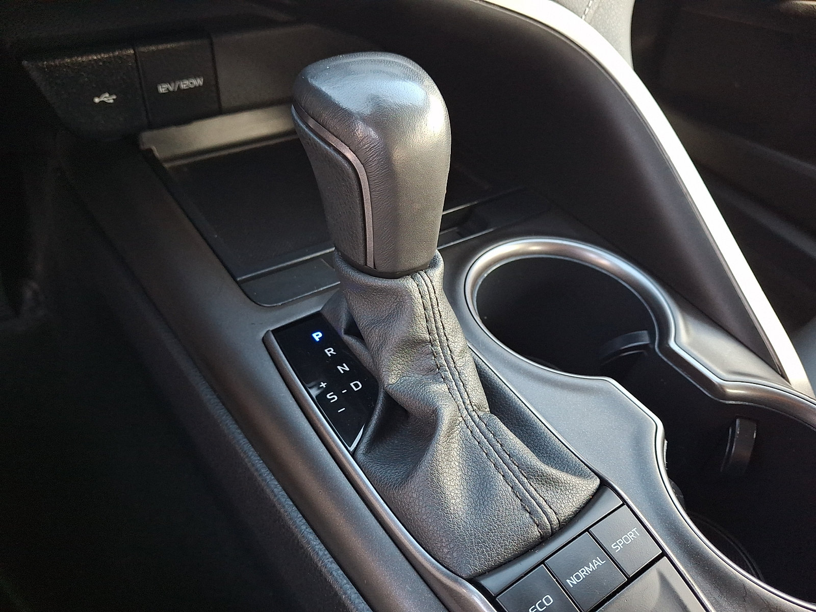 Used 2024 Toyota Camry SE FWD image 15