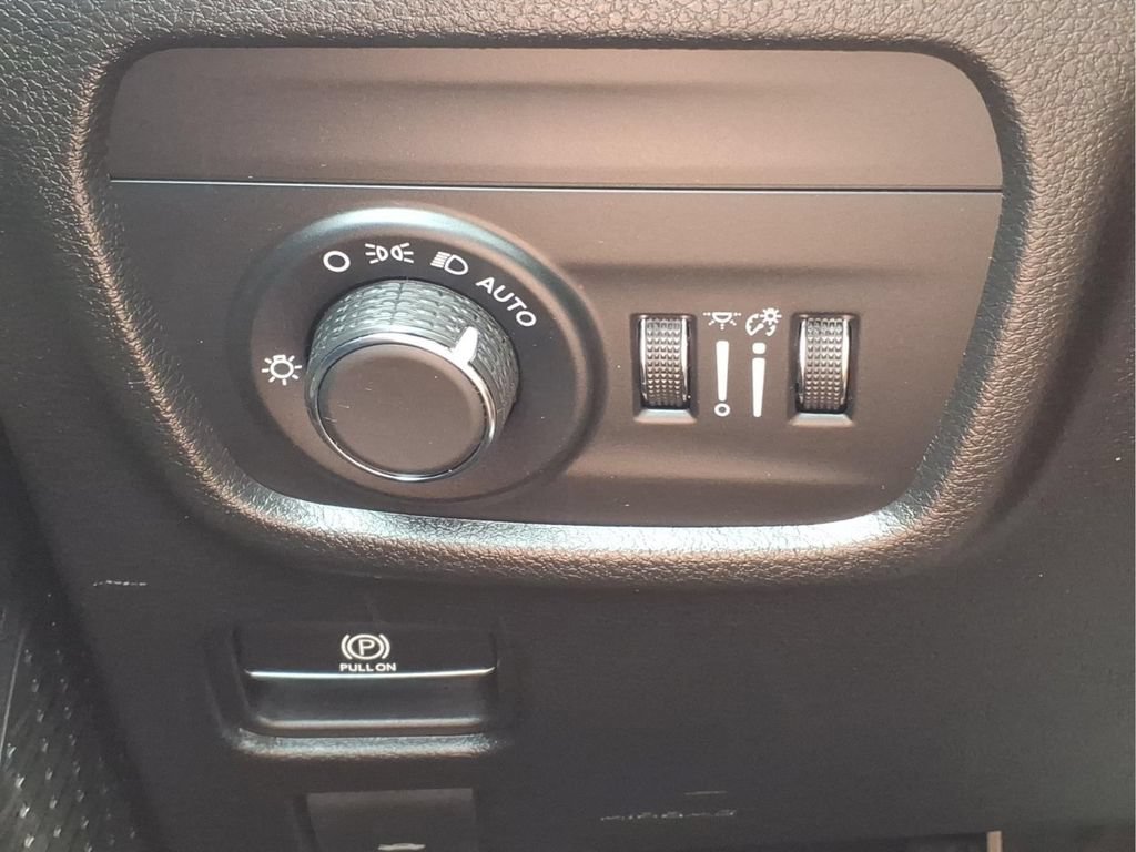Used 2023 Jeep Grand Cherokee Altitude AWD/4WD image 22