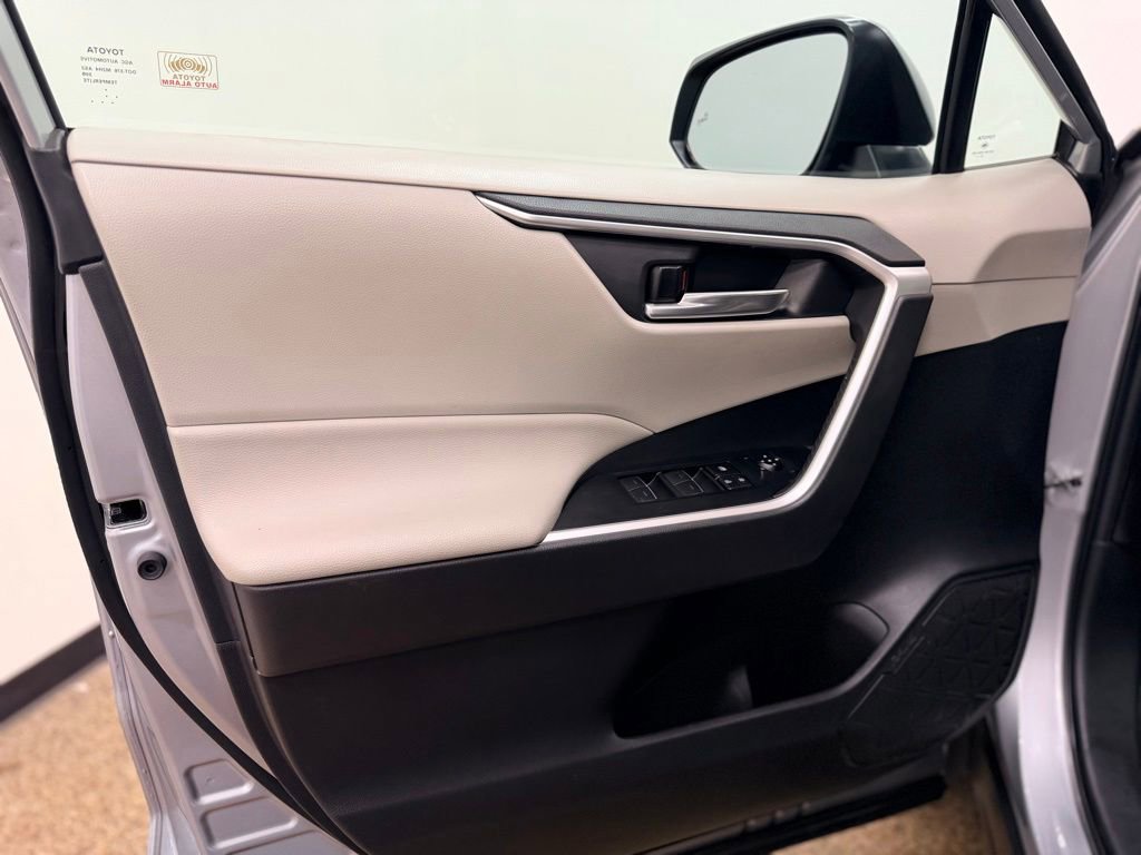 Used 2022 Toyota RAV4 XLE w/ Convenience Package AWD/4WD image 12