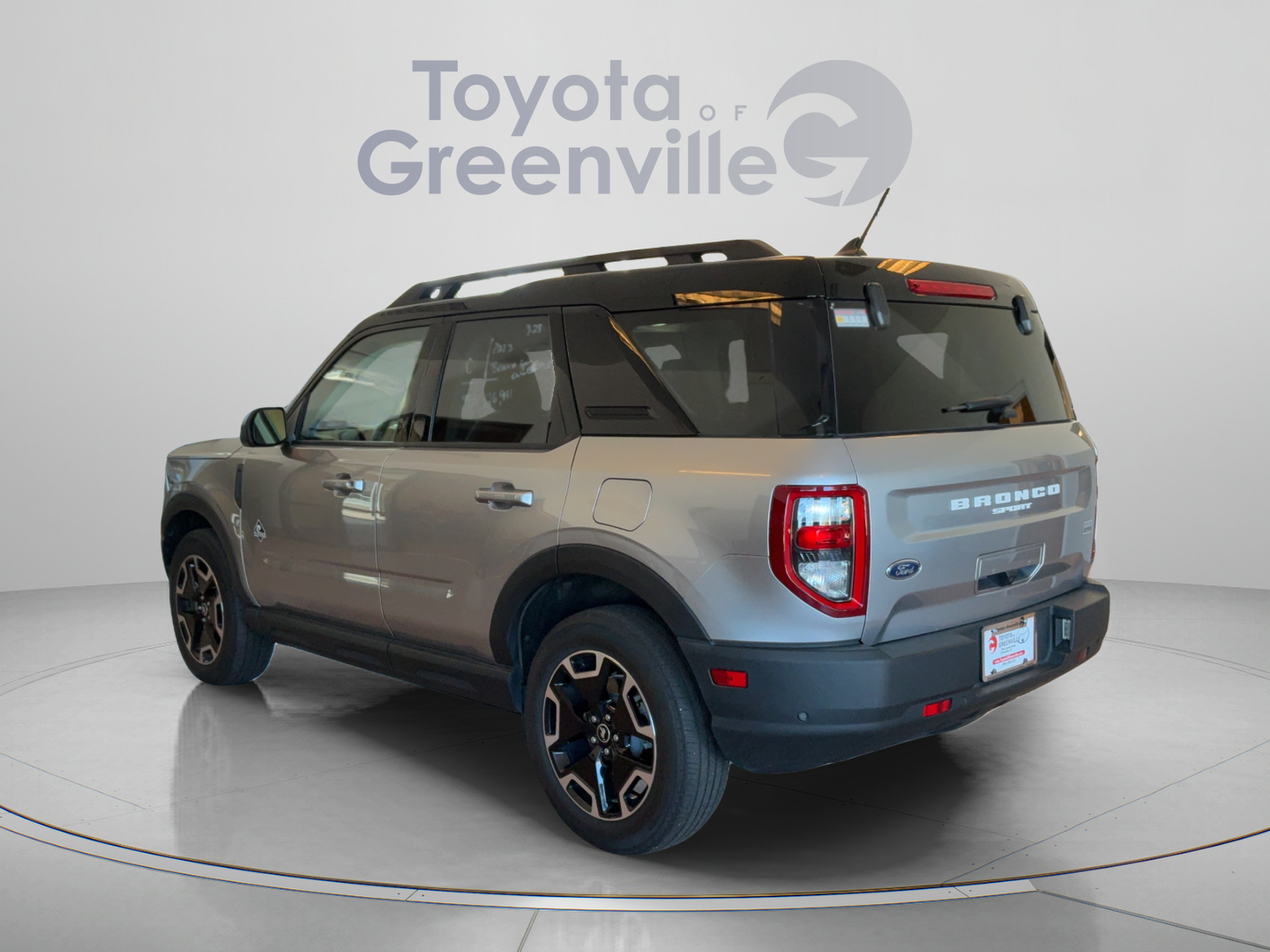 Used 2023 Ford Bronco Sport Outer Banks w/ Tech Package AWD/4WD image 4