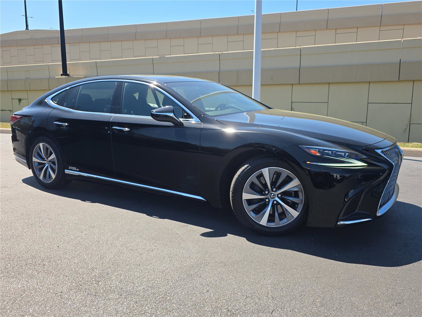 Used 2018 Lexus LS 500h w/ Accessory Package (Z2) image 29