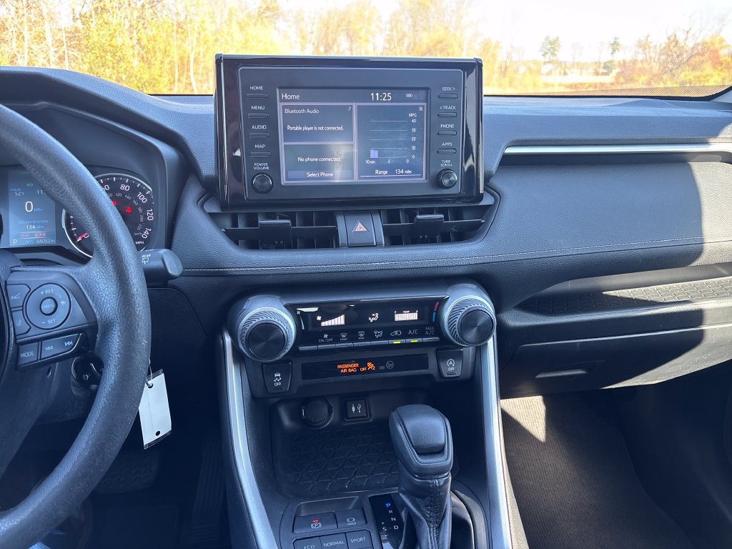 Used 2019 Toyota RAV4 LE w/ Carpet Mat Package AWD/4WD image 17