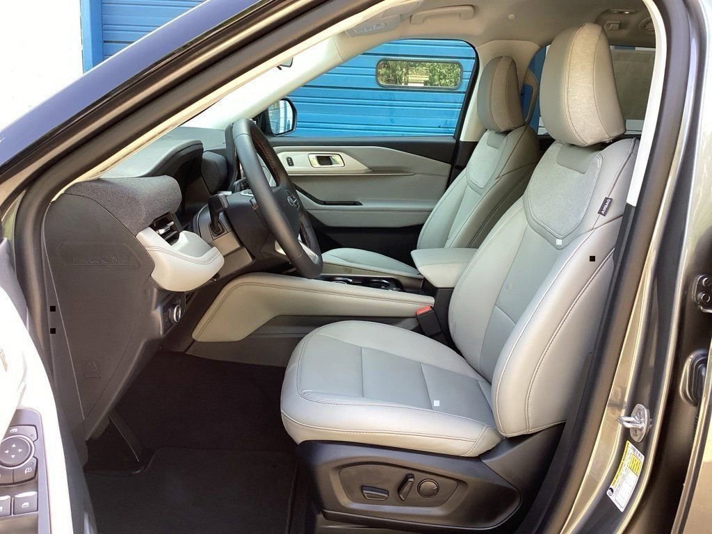 New 2025 Ford Explorer Active w/ Active Comfort Package image 28