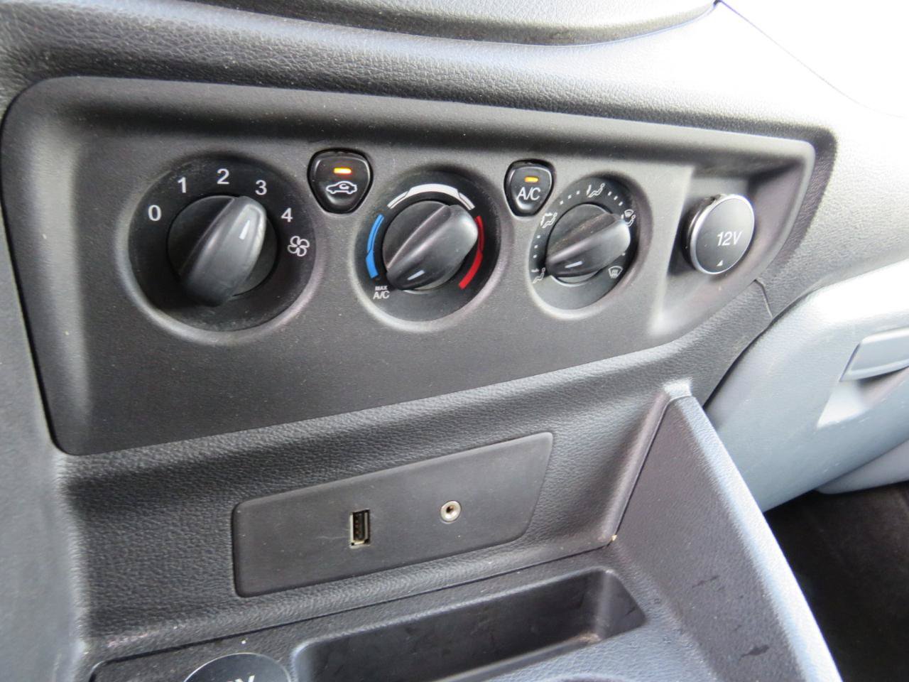 Used 2015 Ford Transit 150 XLT RWD image 18