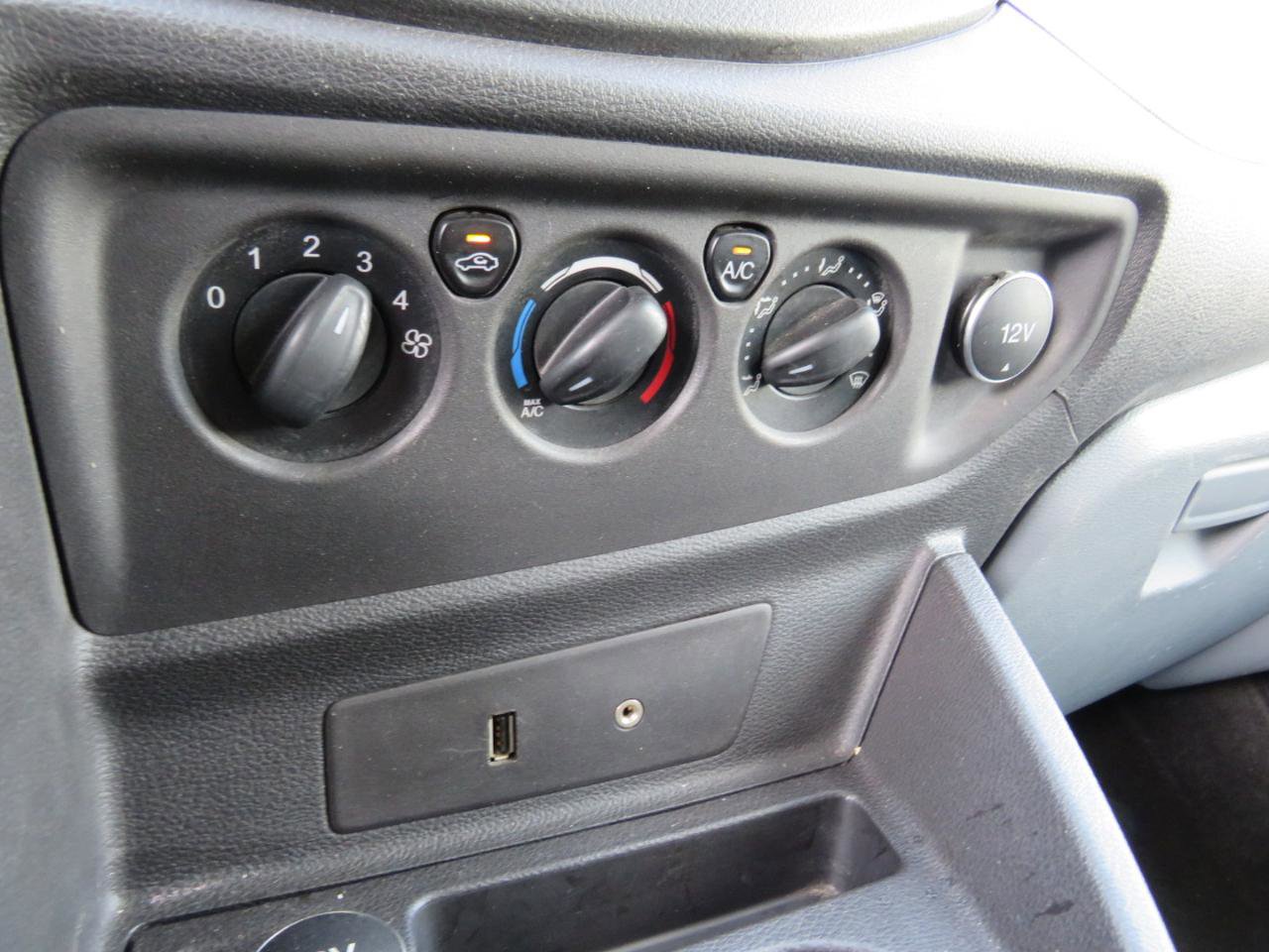Used 2015 Ford Transit 150 XLT RWD image 18