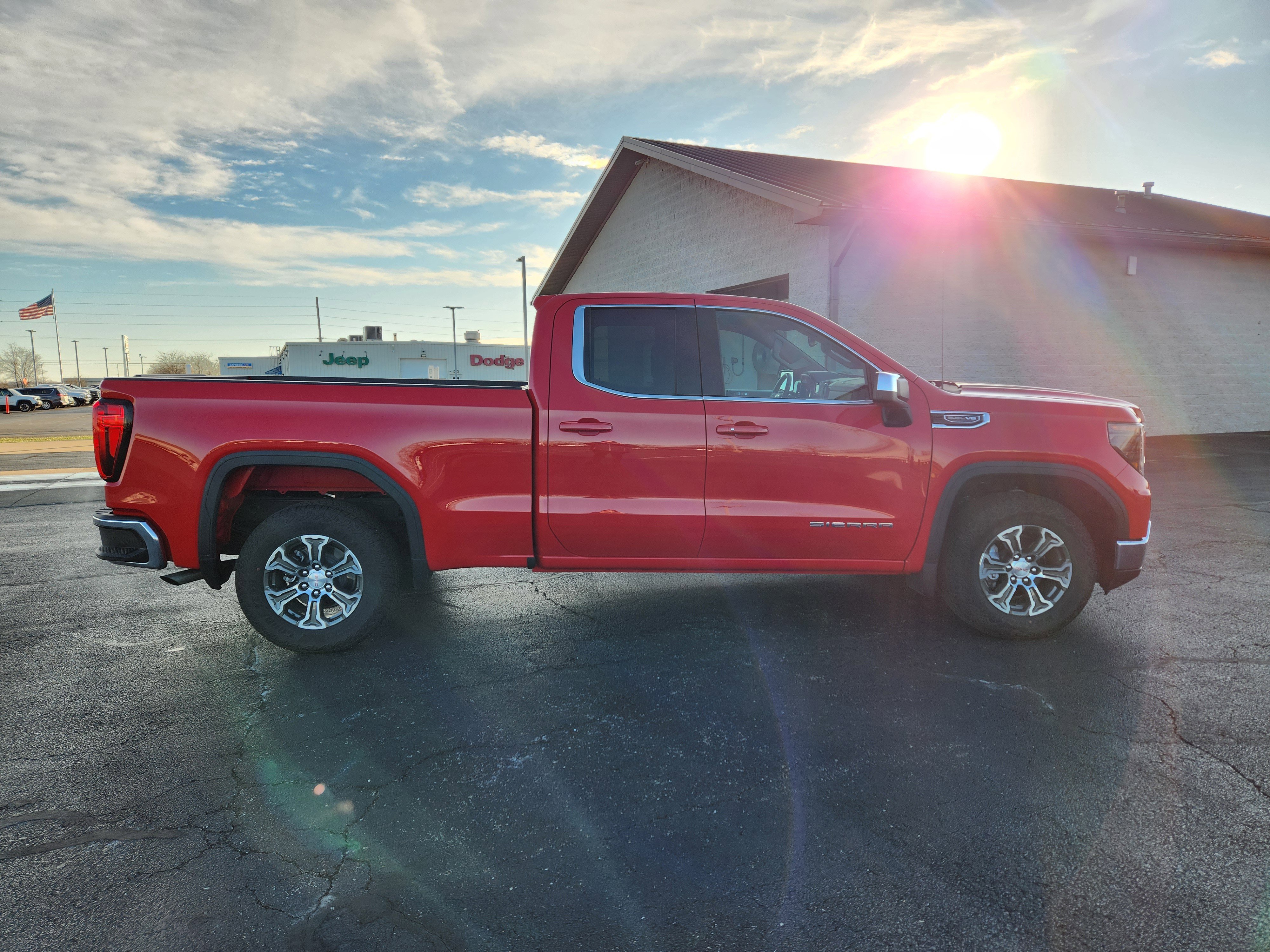 New 2025 GMC Sierra 1500 SLE image 5