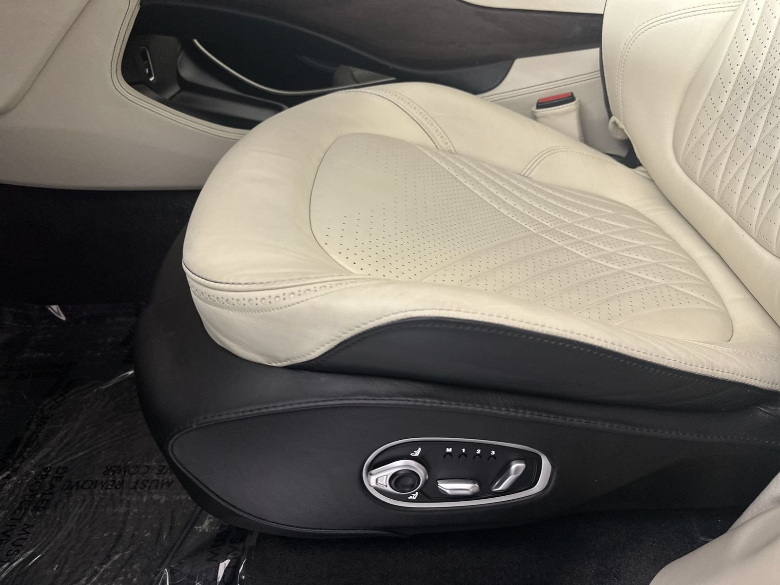 Used 2021 Aston Martin DBX AWD/4WD image 12