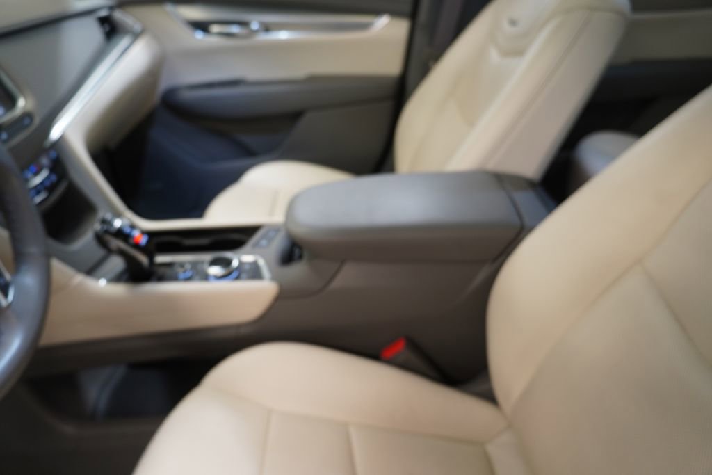 Used 2021 Cadillac XT5 Premium Luxury AWD/4WD image 7