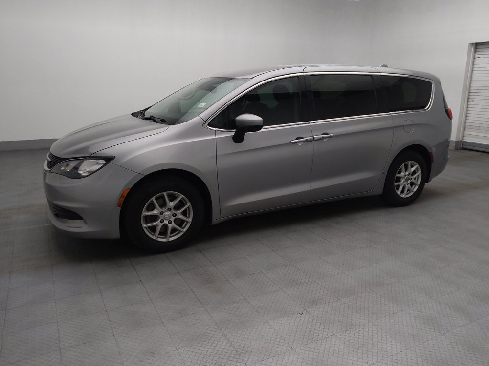 Used 2017 Chrysler Pacifica Touring FWD image 2