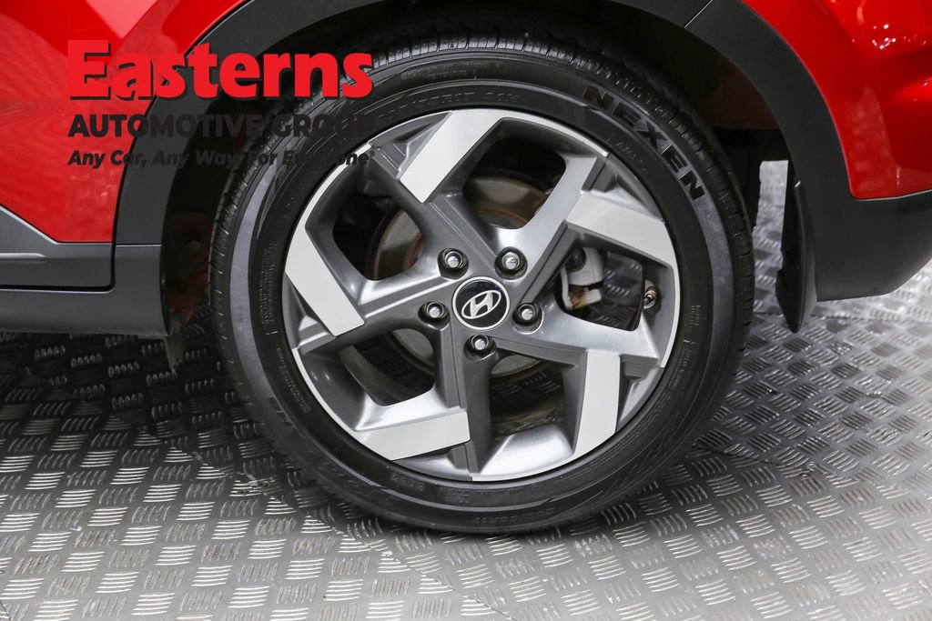 Used 2023 Hyundai Venue Limited image 8