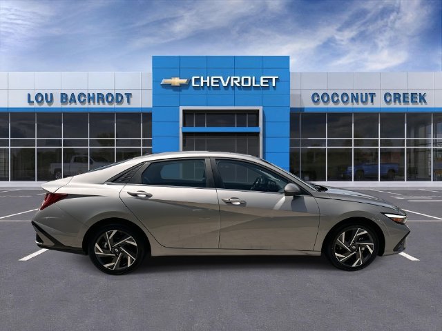 Used 2025 Hyundai Elantra SEL FWD image 9