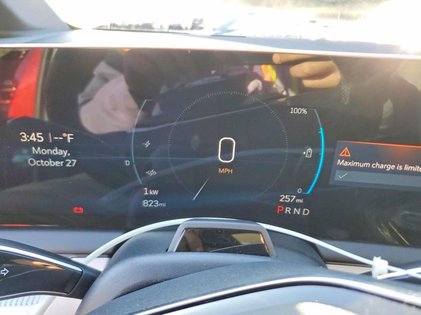 Used 2025 Cadillac Optiq Luxury 1 image 8