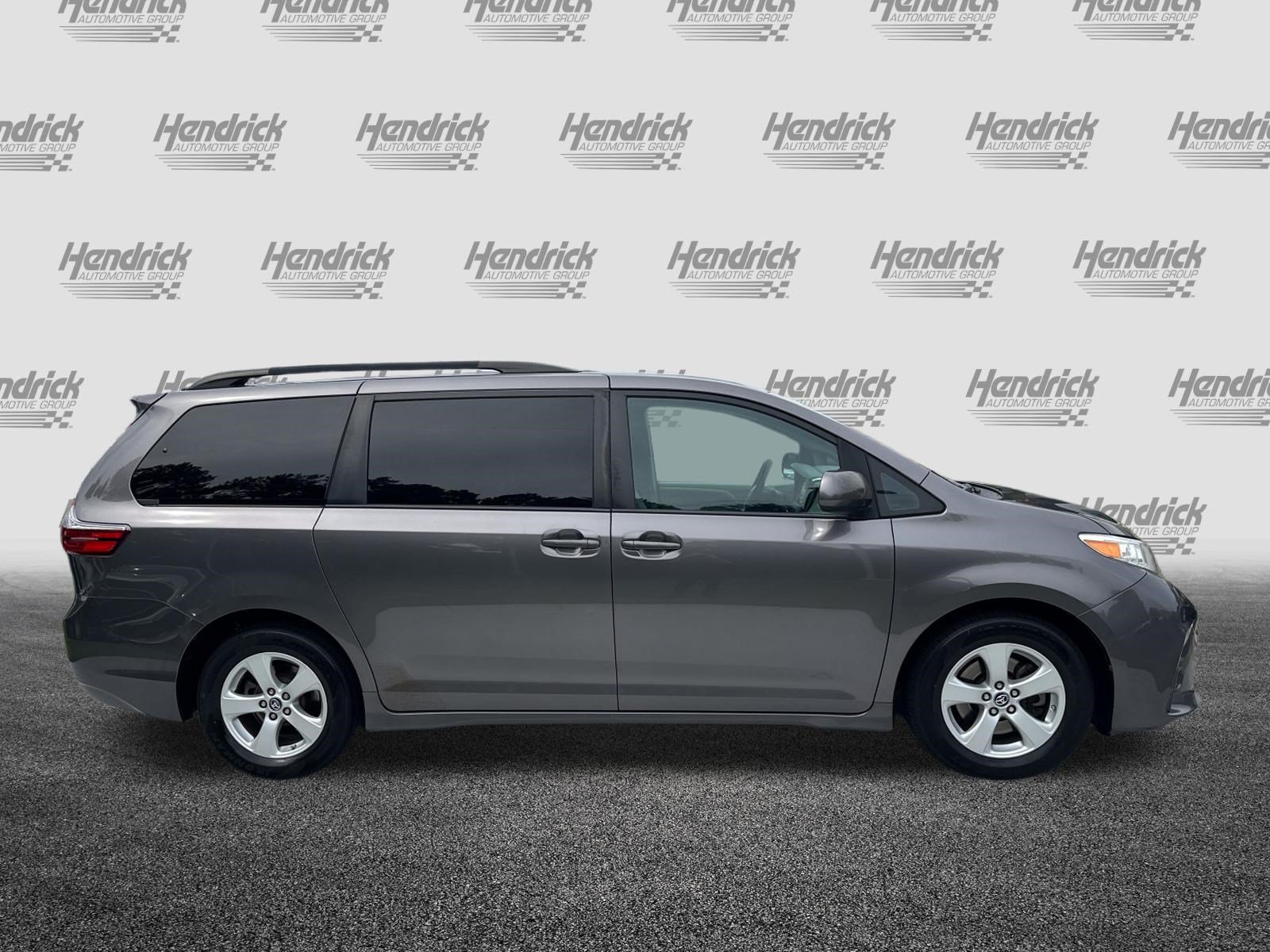 Used 2018 Toyota Sienna LE FWD image 11