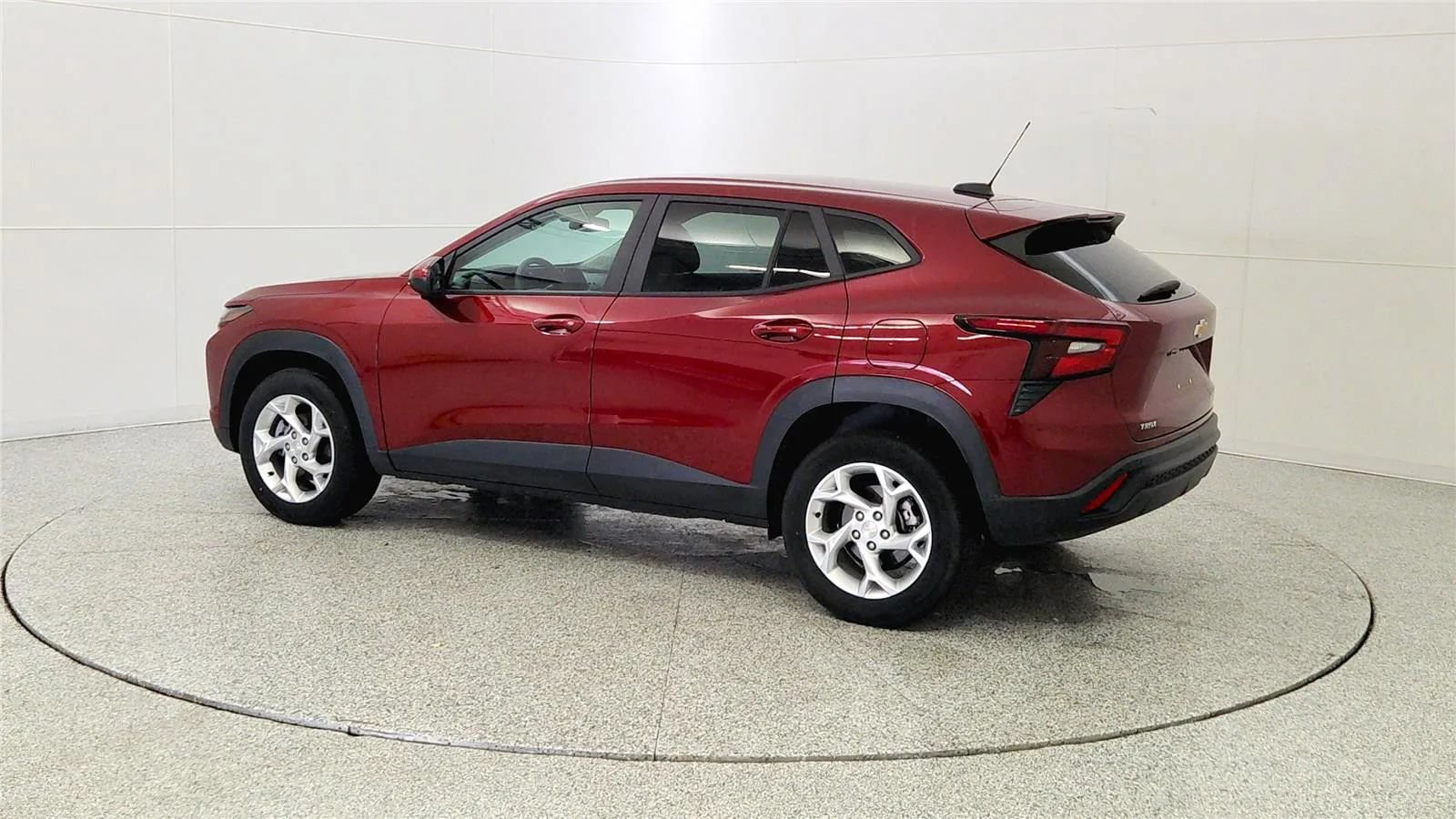 Used 2024 Chevrolet Trax LS w/ LS Convenience Package FWD image 5