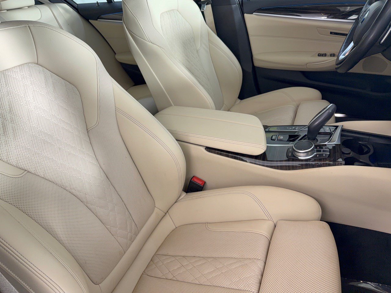 Used 2022 BMW 530e w/ Convenience Package RWD image 30