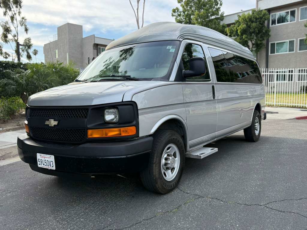 Used 2011 Chevrolet Express 3500 LS RWD image 3