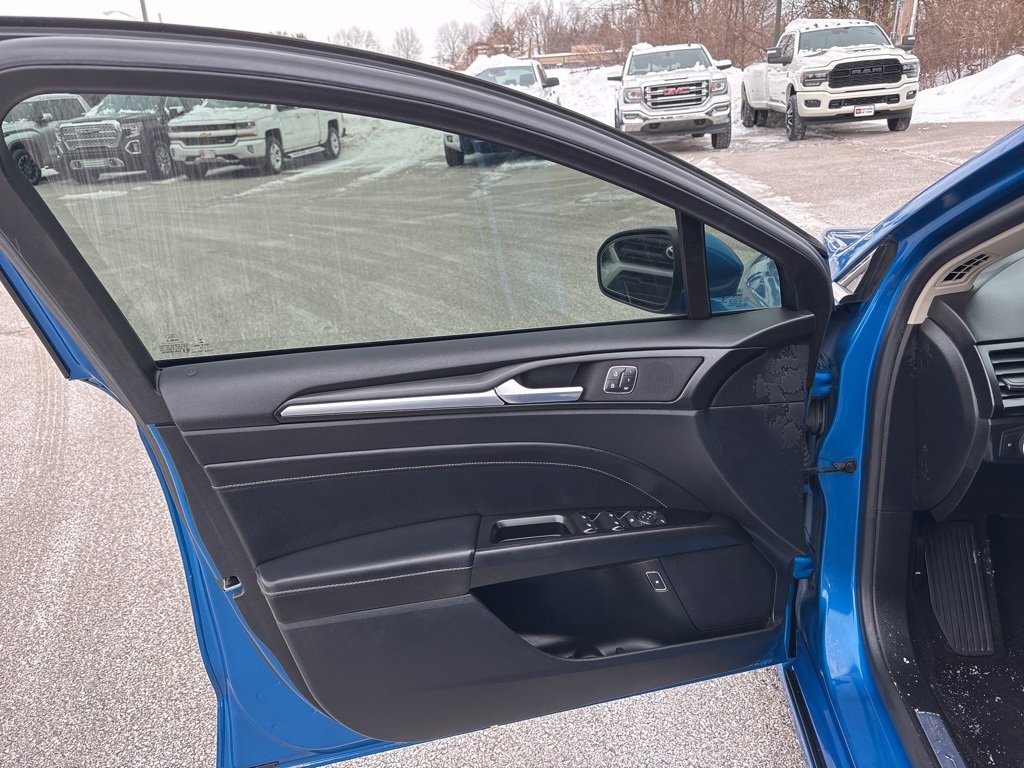 Used 2019 Ford Fusion Energi Titanium image 5