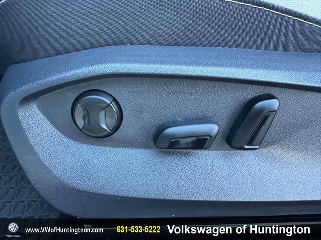 Certified 2025 Volkswagen Taos SE w/ Panoramic Sunroof Package image 15